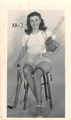 Adult B&W Photo 1940s/50s 2.5x4 Beautiful Brunette Clothed Seductive Pose 257MG