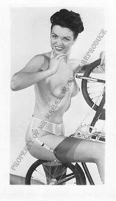 Adult B&W Photo 1940s/50s 2.5x4 Beautiful Brunette Posing Topless Pin Up 66MG