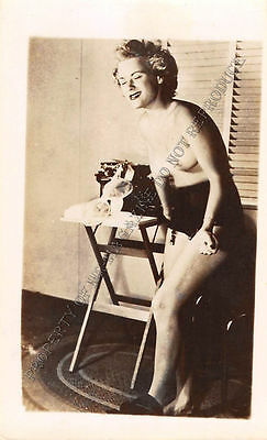 Adult B&W Photo 1940s/50s 2.5x4 Beautiful Blonde Nude Posing Seductively 221MH