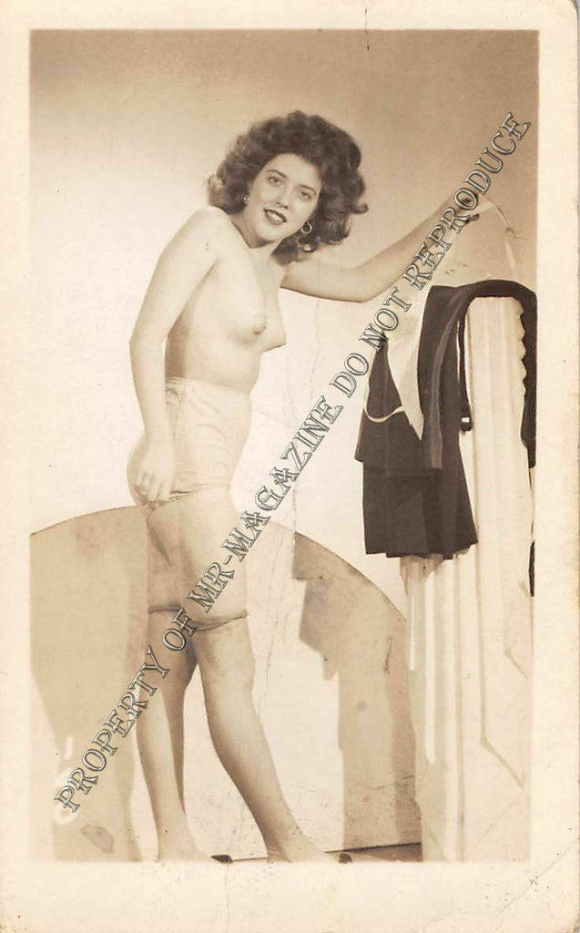 Adult Vintage 1950s B&W Photo 2.5x4 Sexy Brunette Posing Nude Beautiful 46FG