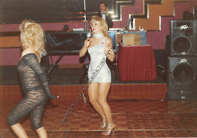 Nina Hartley Candid Original 3.5x5 Photo 1980s Sexy Outfit at a Convention 36ih