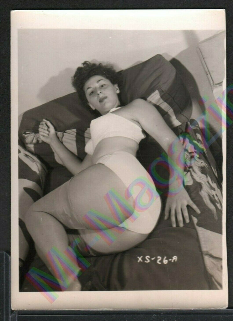Vintage B&W Risque Pinup 3.5"x5" Sexy Brunette Classic Cheesecake AR62