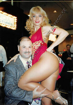 Nina Hartley Candid Original 3.5x5 Photo 1990s Sexy Outfit at a Convention 129ih