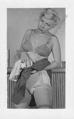 Adult B&W Photo 1940s/50s 2.5x4 Beautiful Blonde Seductively Undressing 295MH