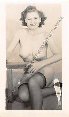 Adult B&W Photo 1940s/50s 2.5x4 Beautiful Brunette Posing Topless Pin Up 115MG