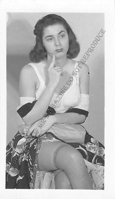 Adult B&W Photo 1940s/50s 2.5x4 Beautiful Brunette Clothed Seductive Pose 262MG