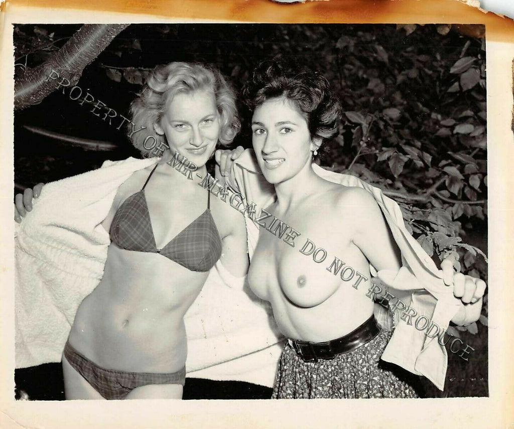Adult Vintage 1950s B&W Photo 4x5 Beautiful Lesbians Nude Outdoors Sexy 89FF