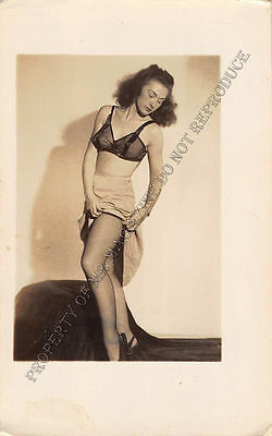 Adult B&W Photo 1940s/50s 2.5x4 Beautiful Brunette Seductively Undressing 27MH