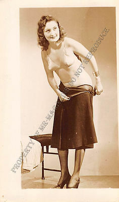 Adult B&W Photo 1940s/50s 2.5x4 Beautiful Brunette Seductively Undressing 42MH