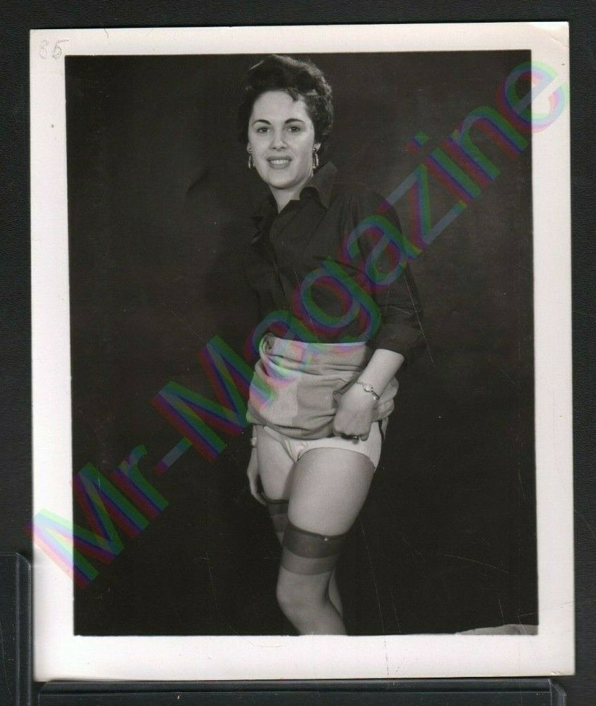 Vintage B&W Risque Pinup 4" x 5" Sexy Brunette Cheesecake AU73