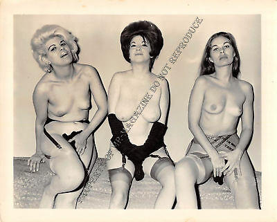 Adult Vintage B&W Photo 4x5 Beautiful Group of Lesbians Posing Nude Sexy 26HP