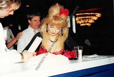 Nina Hartley Candid Original 4x6 Photo Nina at a Porn Star Convention 269ig