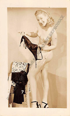 Adult B&W Photo 1940s/50s 2.5x4 Beautiful Blonde Seductively Undressing 259MH