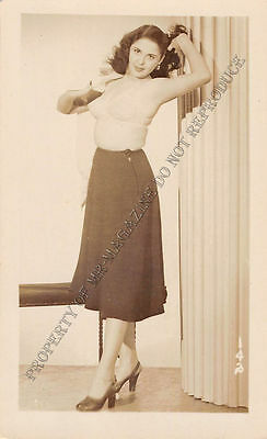 Adult B&W Photo 1940s/50s 2.5x4 Beautiful Brunette Seductively Undressing 56MH
