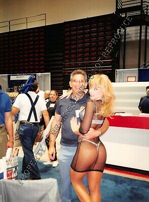 Nina Hartley Candid Original 5x7 1990s Color Photo Sexy Outfit at Porn Con 95ii