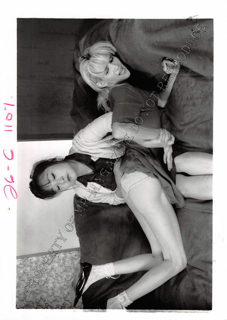 Adult Photo 1990s B&W 5x7 Lesbian Fetish Asian Spanking Blonde Over Knee 122DX
