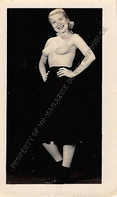Adult B&W Photo 1940s/50s 2.5x4 Beautiful Brunette Posing Topless Pin Up 136MG