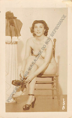 Adult B&W Photo 1940s/50s 2.5x4 Beautiful Brunette Posing Nude Pin Up 162MG