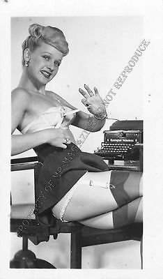Adult B&W Photo 1940s/50s 2.5x4 Beautiful Blonde Posing in Lingerie 320MH