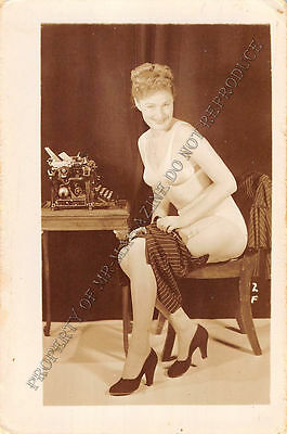 Adult B&W Photo 1940s/50s 2.5x4 Beautiful Brunette Seductively Undressing 21MH