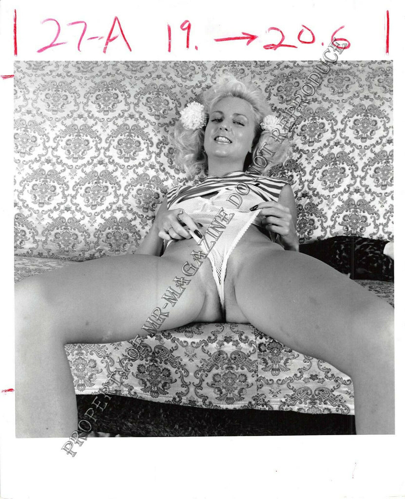 Adult B&W Photo 8x10 Sexy Blonde Masturbating Touching Little Pussy 97FR