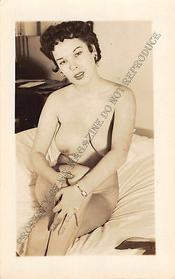 Adult B&W Photo 1940s/50s 2.5x4" Beautiful Brunette Posing Nude Seductively 77MF