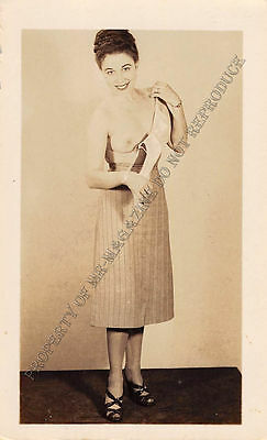 Adult B&W Photo 1940s/50s 2.5x4 Beautiful Brunette Seductively Undressing 60MH