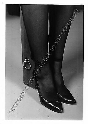 Adult 1990s B&W Photo 5x7 Bondage MILF Ashley Renee Bound to Beam 116LO