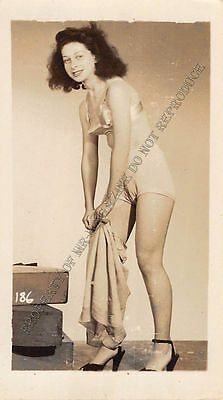 Adult B&W Photo 1940s/50s 2.5x4 Beautiful Brunette Seductively Undressing 73MH