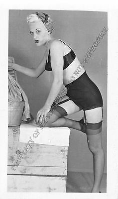 Adult B&W Photo 1940s/50s 2.5x4 Beautiful Blonde Posing in Lingerie 315MH