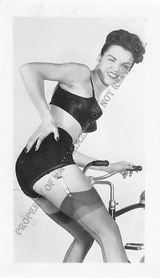 Adult B&W Photo 1940s/50s 2.5x4 Beautiful Brunette Seductive in Lingerie 138MH