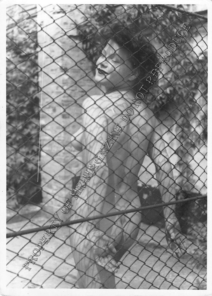 Adult Vintage 1950s B&W Photo 4x6 Sexy Brunette Nude Outdoors Hairy Erotic 61FE