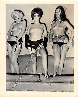Adult Vintage B&W Photo 4x5 Beautiful Group of Lesbians Posing Undressing 38HP
