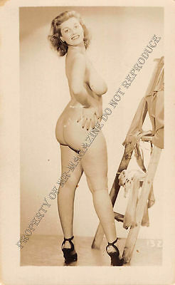 Adult B&W Photo 1940s/50s 2.5x4 Beautiful Blonde Nude Posing Seductively 185MH