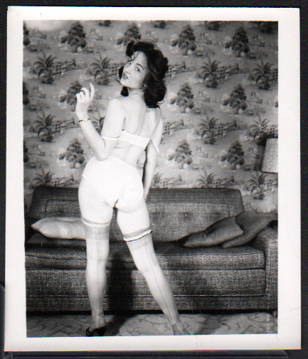 1950s Pinup B&W Risque Photo 4"x5" Brunette Posing Sexy Cheesecake AA29