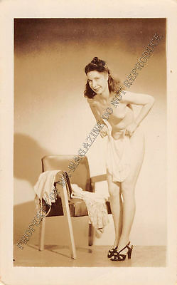 Adult B&W Photo 1940s/50s 2.5x4 Beautiful Brunette Undressing Vintage 164MF