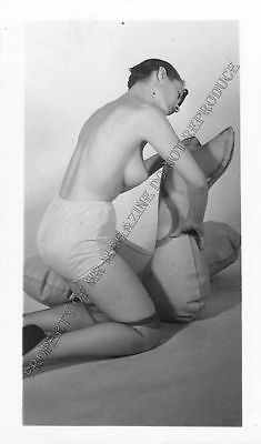 Adult B&W Photo 1940s/50s 2.5x4 Beautiful Brunette Posing Topless Pin Up 91MG