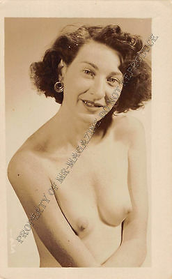 Adult B&W Photo 1940s/50s 2.5x4" Beautiful Brunette Posing Nude Seductively 51MF