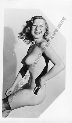 Adult B&W Photo 1940s/50s 2.5x4 Beautiful Blonde Nude Posing Seductively 187MH
