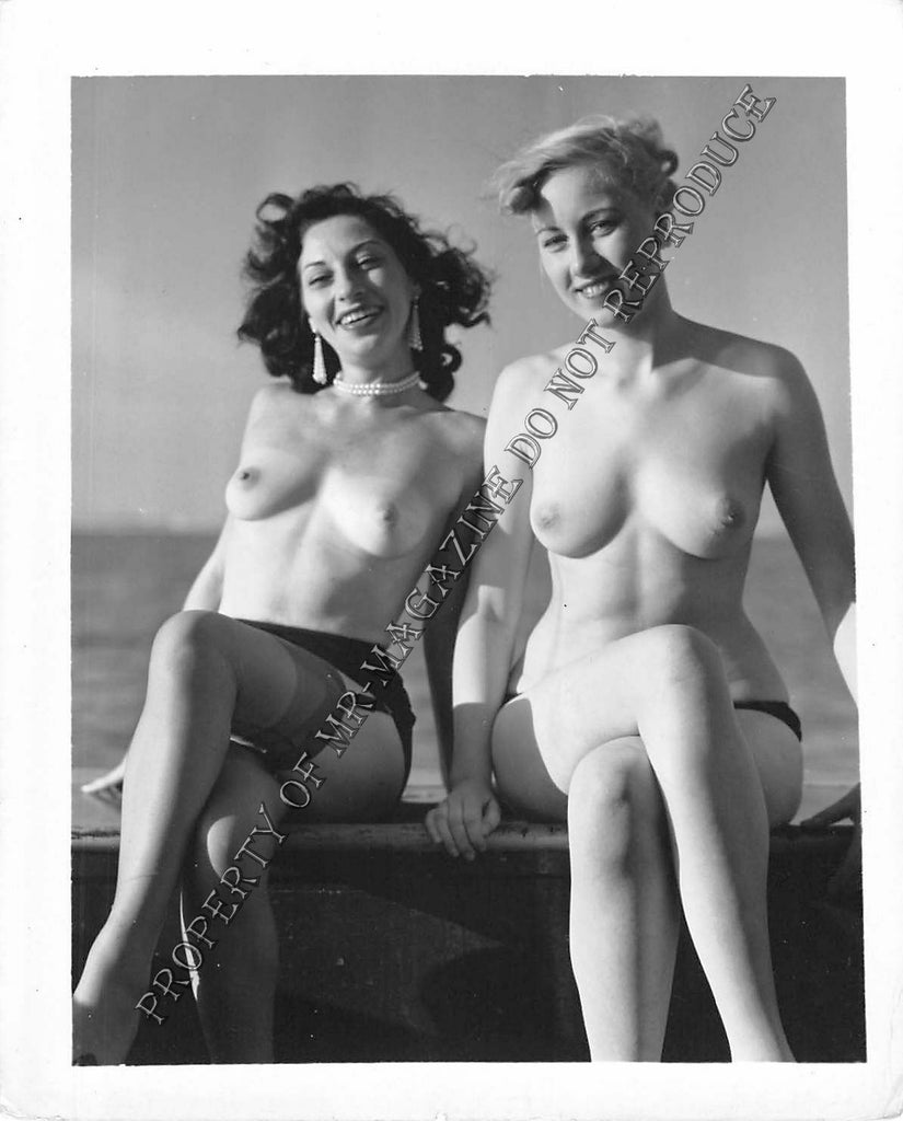 Adult Vintage 1950s B&W Photo 4x5 Beautiful Lesbians Topless Outdoors Sexy 84FF
