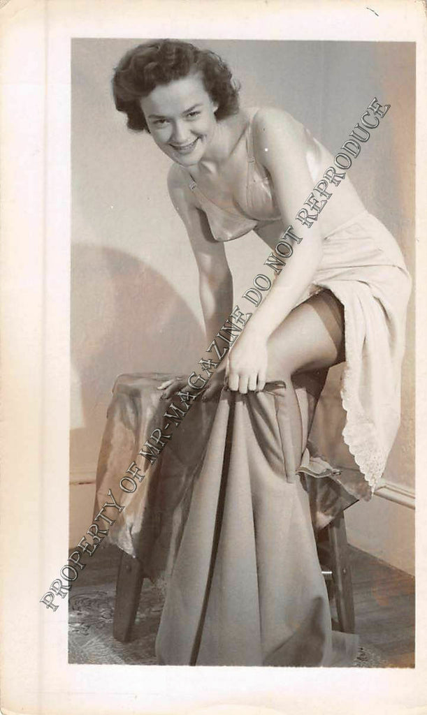 Adult B&W Photo Vintage 2.5x4" Sexy Brunette Nude Stripping Seductive HOT 60FS