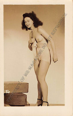 Adult B&W Photo 1940s/50s 2.5x4 Beautiful Brunette Seductively Undressing 72MH
