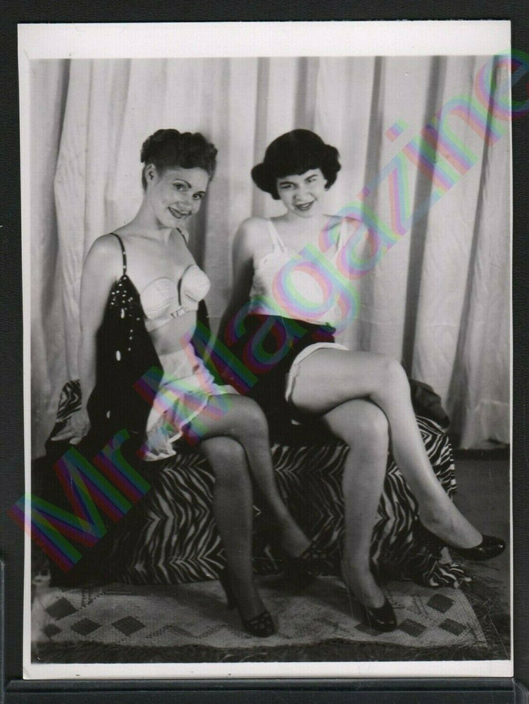 Vintage B&W Risque Pinup 3.5" x 5" Two Sexy Brunettes Cheesecake AY88