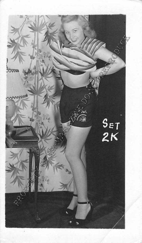 Adult Vintage 1950s B&W Photo 2.5x4 Beautiful Blonde Pin Up Sexy Lingerie 17FG