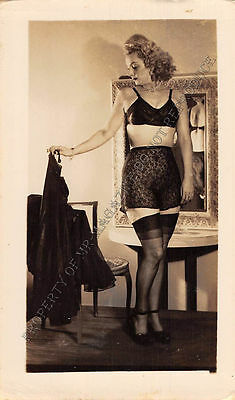 Adult B&W Photo 1940s/50s 2.5x4 Beautiful Blonde Seductively Undressing 250MH