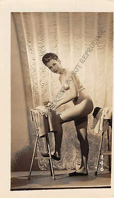 Adult B&W Photo 1940s/50s 2.5x4" Beautiful Brunette Posing Nude Seductively 89MF