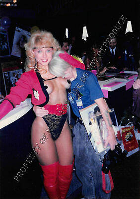 Nina Hartley Candid Original 3.5x5 Photo 1990s Sexy Outfit at a Convention 126ih