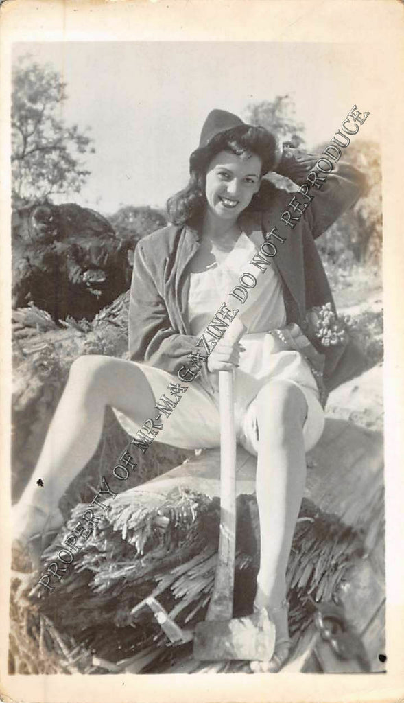 Adult B&W Photo Vintage 2.5x4" Sexy Brunette Outdoors Nude Stripping 19FS