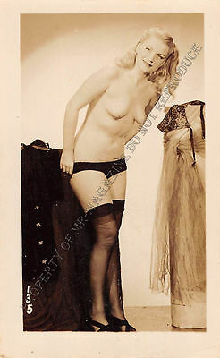 Adult B&W Photo 1940s/50s 2.5x4 Beautiful Brunette Seductively Undressing 28MH