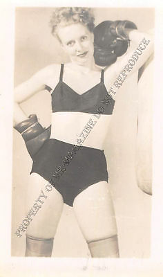 Adult B&W Photo 1940s/50s 2.5x4 Beautiful Blonde Seductively Undressing 304MH